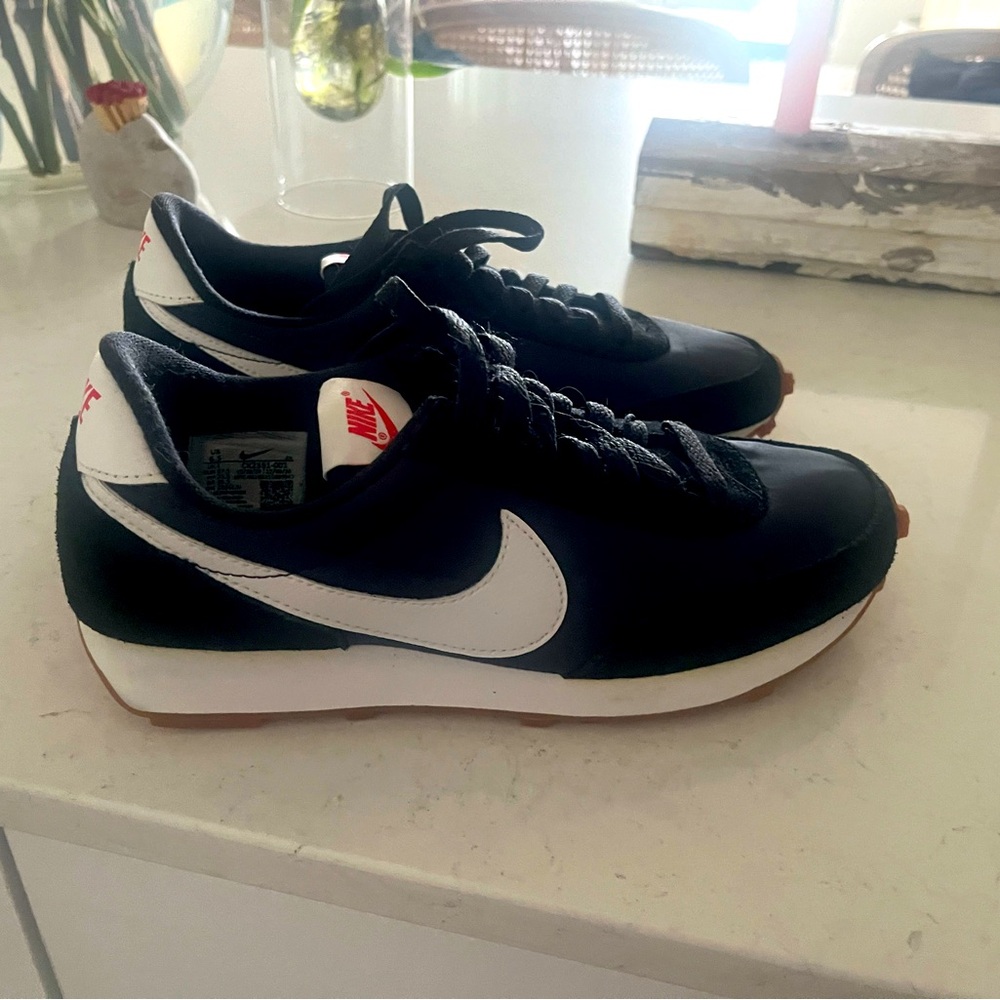 New, never worn women's Nike